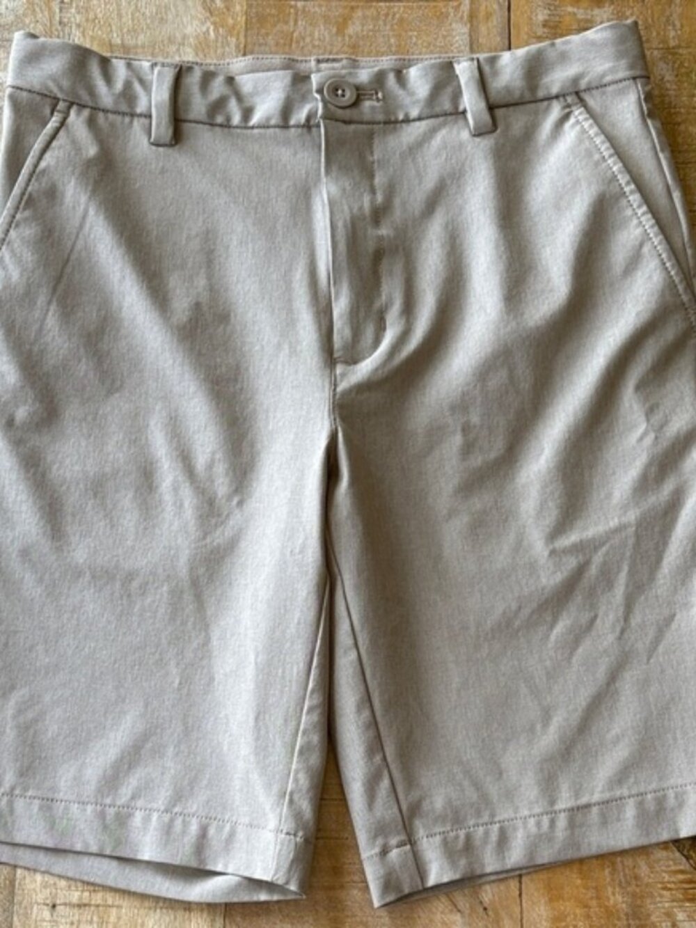 Vineyard Vines Light Tan Performance Shorts size 14